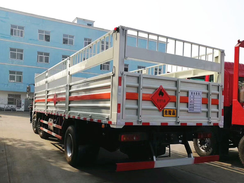 天錦8.6米(15.6噸)氣瓶車 天錦8.6米(15.6噸)氣瓶車