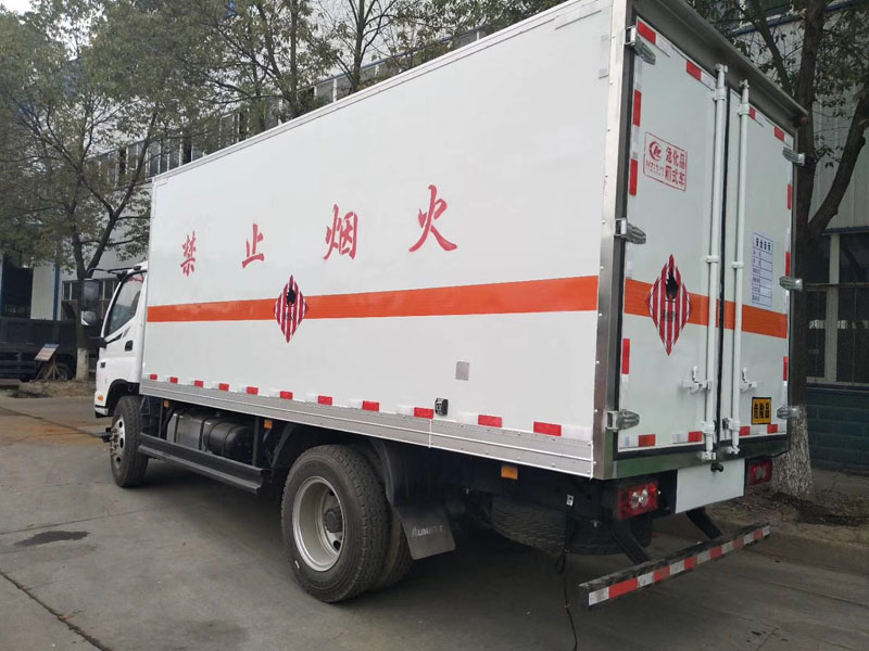 福田5.1米(6.7噸)易燃固體廂式車 福田5.1米(6.7噸)易燃固體廂式車
