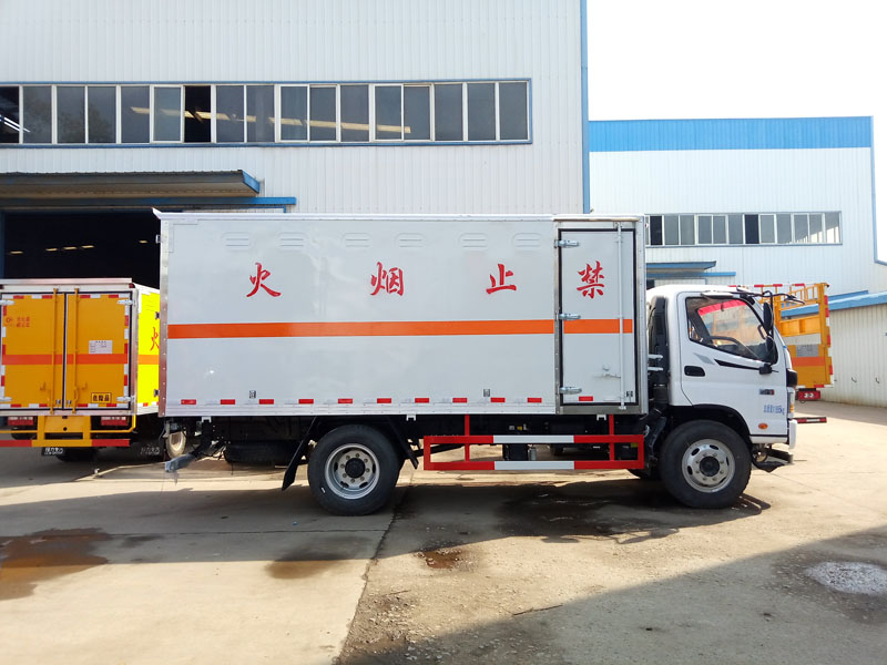 福田5米1(6.9噸)雜項(xiàng)危險(xiǎn)品廂式車 福田5米1(6.9噸)雜項(xiàng)危險(xiǎn)品廂式車