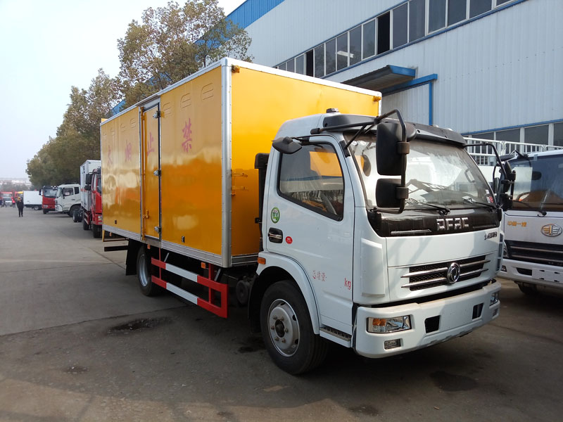 多利卡5.1米(6.4噸)液體廂式車 多利卡5.1米(6.4噸)液體廂式車