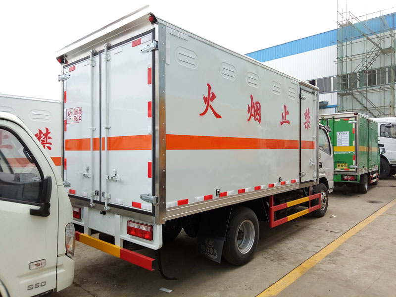 多利卡4.1米(藍牌)腐蝕品廂式車 多利卡4.1米(藍牌)腐蝕品廂式車