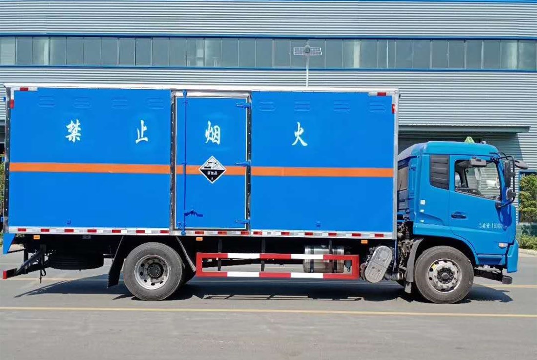 東風(fēng)天錦八類腐蝕性物品廂式貨車 東風(fēng)天錦八類腐蝕性物品廂式貨車