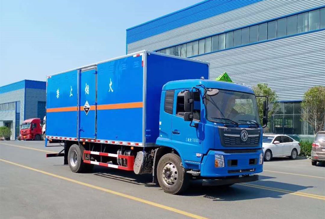 東風(fēng)天錦八類腐蝕性物品廂式貨車 東風(fēng)天錦八類腐蝕性物品廂式貨車