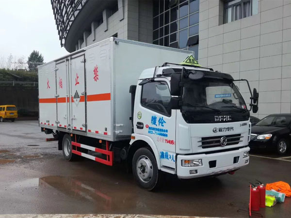 東風5米1廢舊電池運輸車 東風5米1廢舊電池運輸車