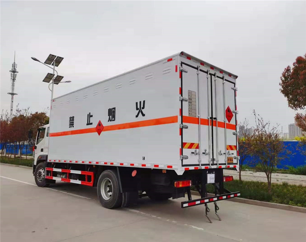 福田歐航6.8米雜項危險品廂式運輸車 福田歐航6.8米雜項危險品廂式運輸車