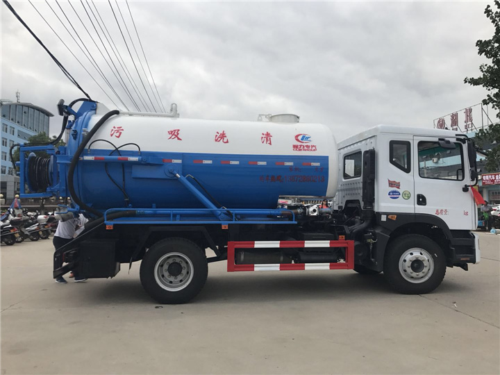 東風(fēng)大多利卡D9吸污車 東風(fēng)大多利卡D9吸污車