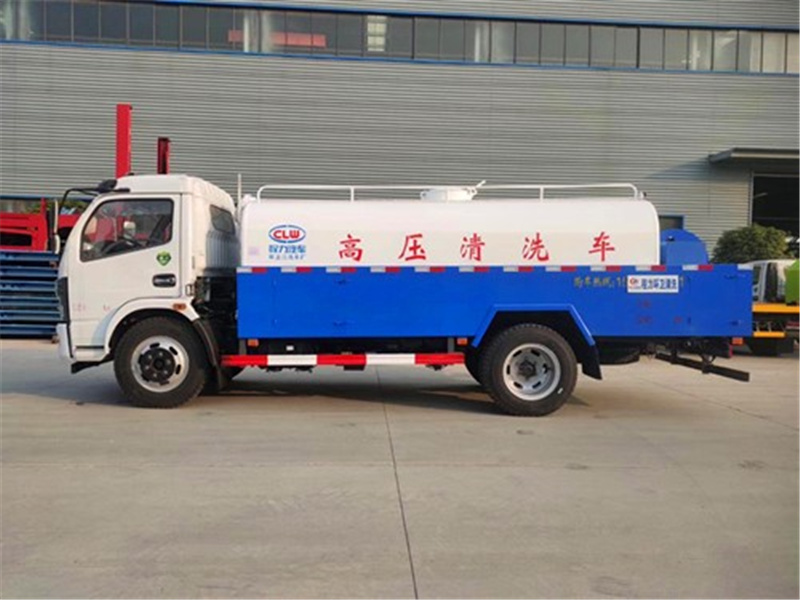 國(guó)六東風(fēng)8方清洗車