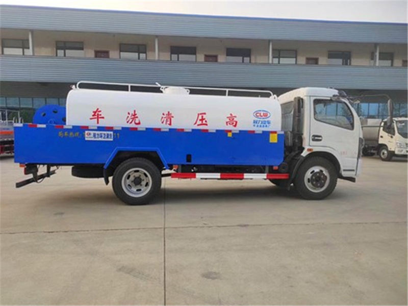 國(guó)六東風(fēng)8方清洗車