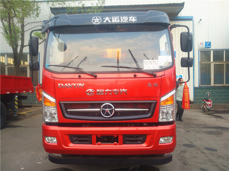 大運小黃牌6.3噸隨車吊 大運小黃牌6.3噸隨車吊