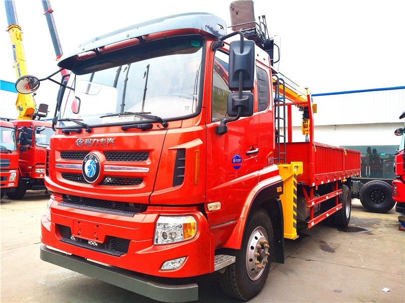 重汽王牌單橋6.3噸隨車吊 重汽王牌單橋6.3噸隨車吊