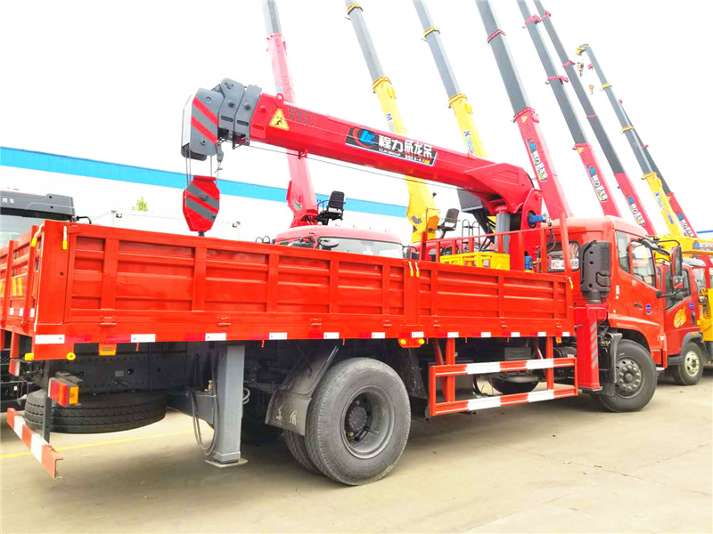 東風(fēng)天錦單橋8噸隨車吊 東風(fēng)天錦單橋8噸隨車吊