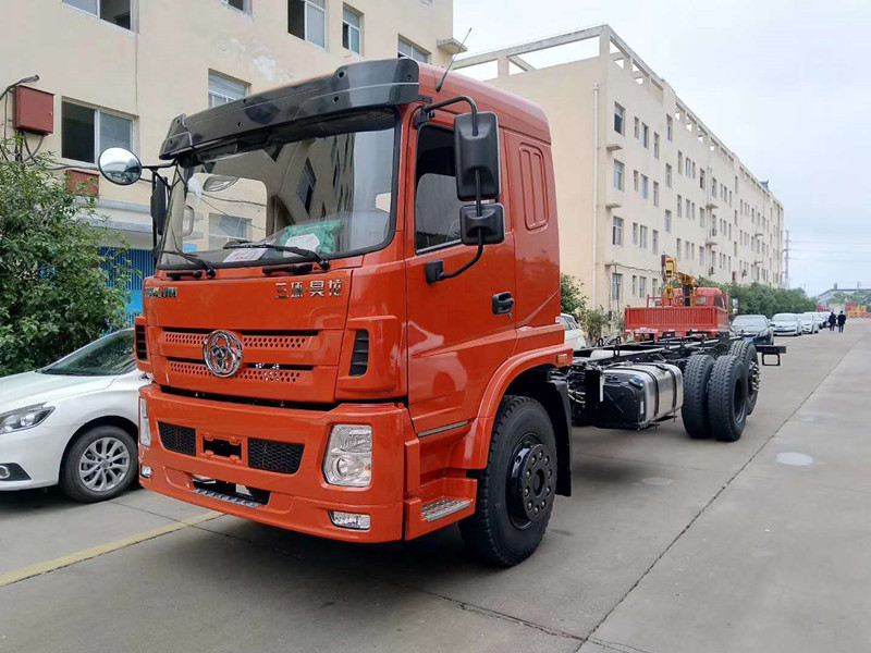 三環(huán)昊龍?zhí)嵘龢螂S車吊 三環(huán)昊龍?zhí)嵘龢螂S車吊