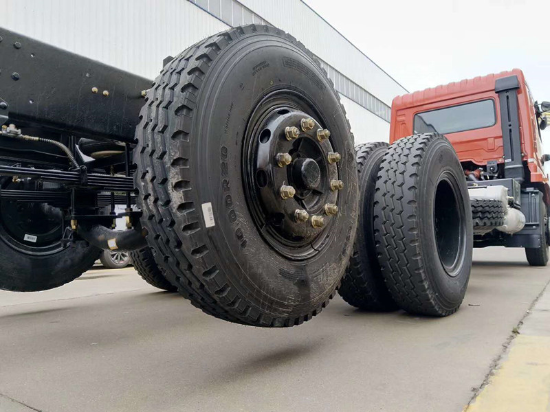 三環(huán)昊龍?zhí)嵘龢螂S車吊 三環(huán)昊龍?zhí)嵘龢螂S車吊