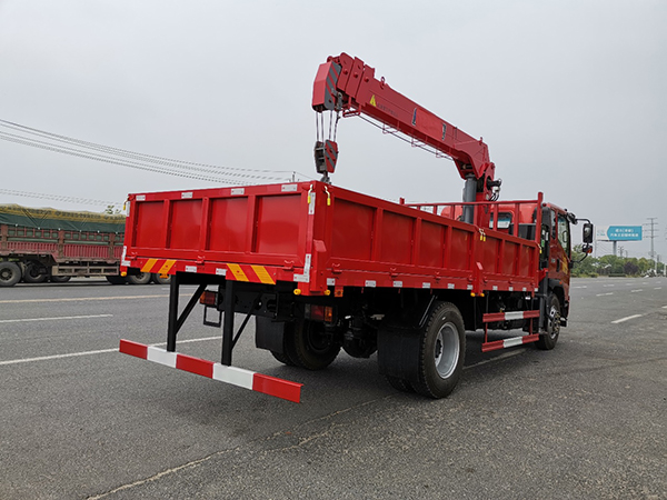 重汽豪曼(國六)4500軸距隨車吊 重汽豪曼(國六)4500軸距隨車吊