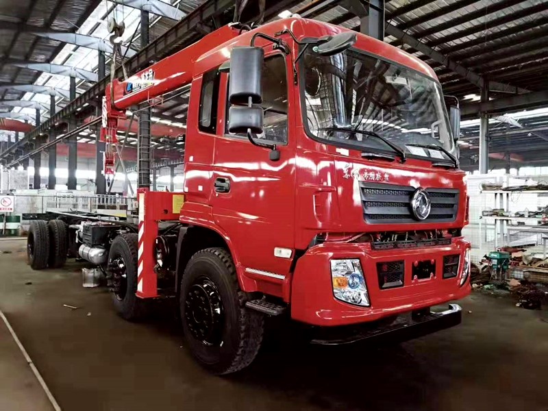 東風(fēng)專底前四后四10噸隨車吊 東風(fēng)專底前四后四10噸隨車吊