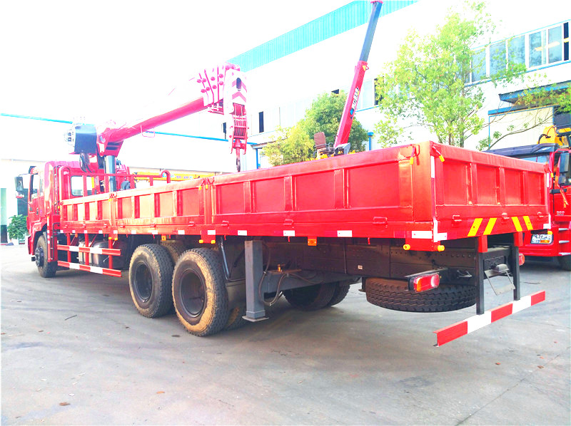 東風錦程后雙橋12噸U型大臂隨車吊 東風錦程后雙橋12噸U型大臂隨車吊