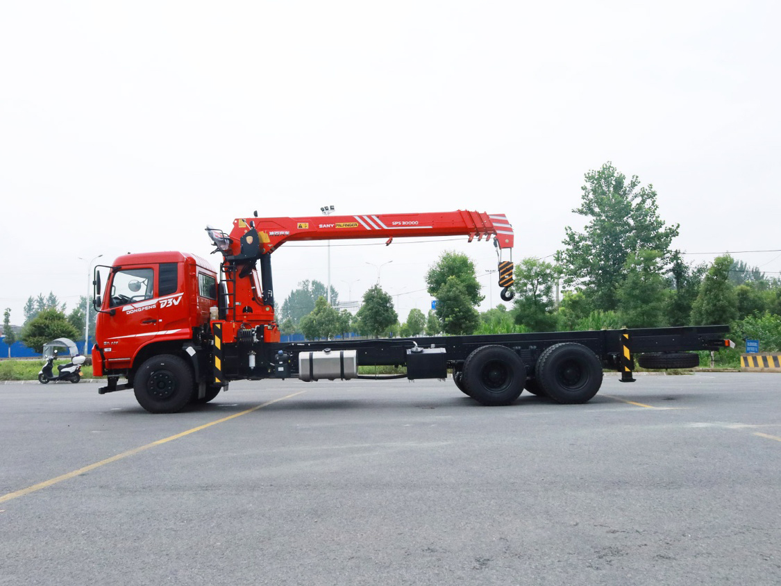 東風(fēng)暢行D3V后八輪，上裝三一12噸