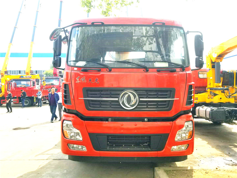 天龍前四后八12噸吊機(jī) 天龍前四后八12噸吊機(jī)