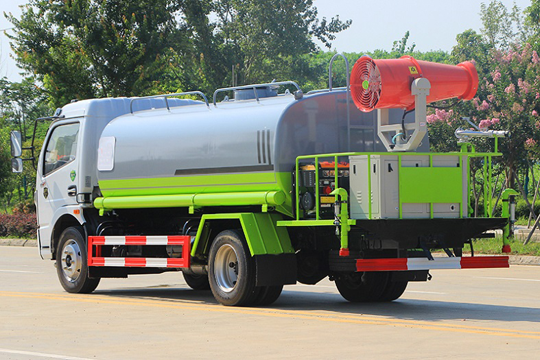 東風(fēng)大多利卡9噸噴霧車(chē) 東風(fēng)大多利卡9噸噴霧車(chē)