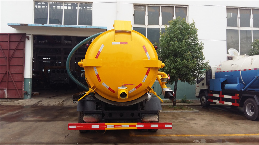 東風(fēng)大多利卡8方清洗吸污車 東風(fēng)大多利卡8方清洗吸污車