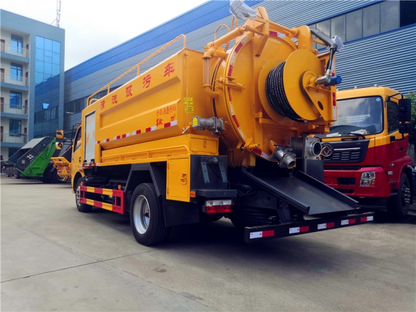 東風大多利卡10方清洗吸污車 東風大多利卡10方清洗吸污車