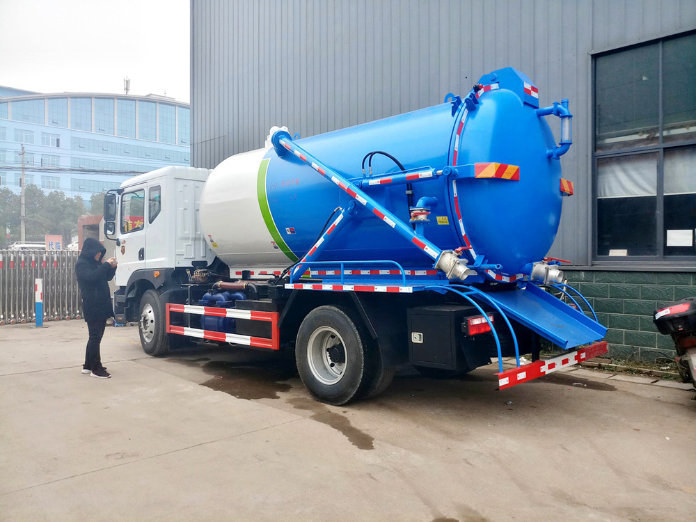 國六12方東風D9 吸污車 國六12方東風D9 吸污車