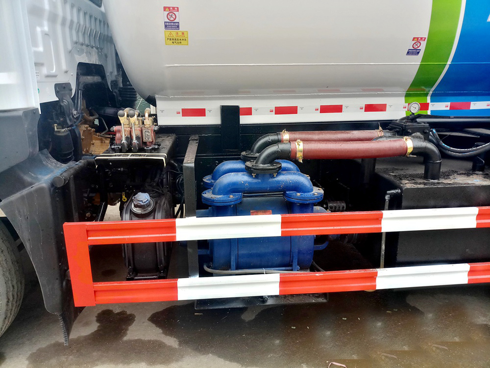 國六12方東風D9 吸污車 國六12方東風D9 吸污車