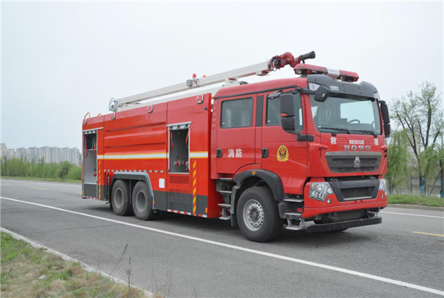 國六重汽18米舉高噴射消防車（12噸）
