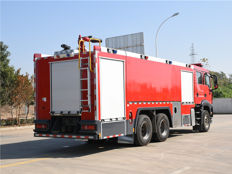 汕德卡15噸泡沫消防車 汕德卡15噸泡沫消防車