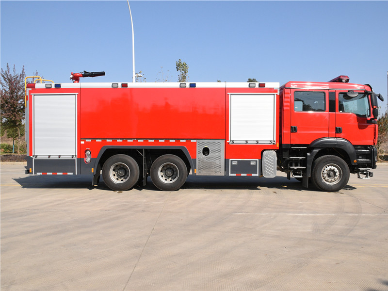 汕德卡15噸泡沫消防車 汕德卡15噸泡沫消防車